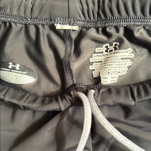 Under Armour Gray, lightweight 100% Polyester Joggers, Size Medium Preowned - Picture 2 of 10